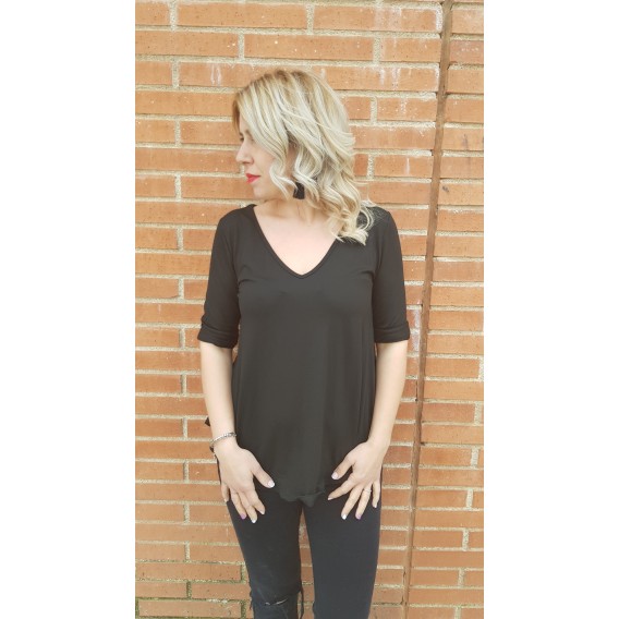 BASICA CUELLO PICO NEGRA