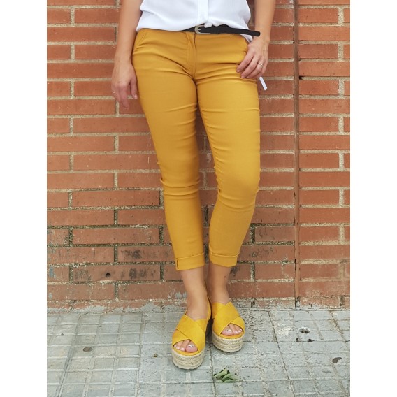 PANTALÓN MOSTAZA CON CINTURÓN