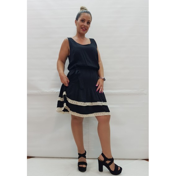 VESTIDO VOLANTES Y PUNTILLA NEGRO