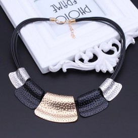 GARGANTILLA NEGRA DORADA Y PLATA