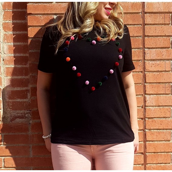 Camiseta pompones