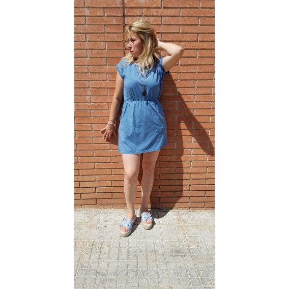 Vestido corto con collar